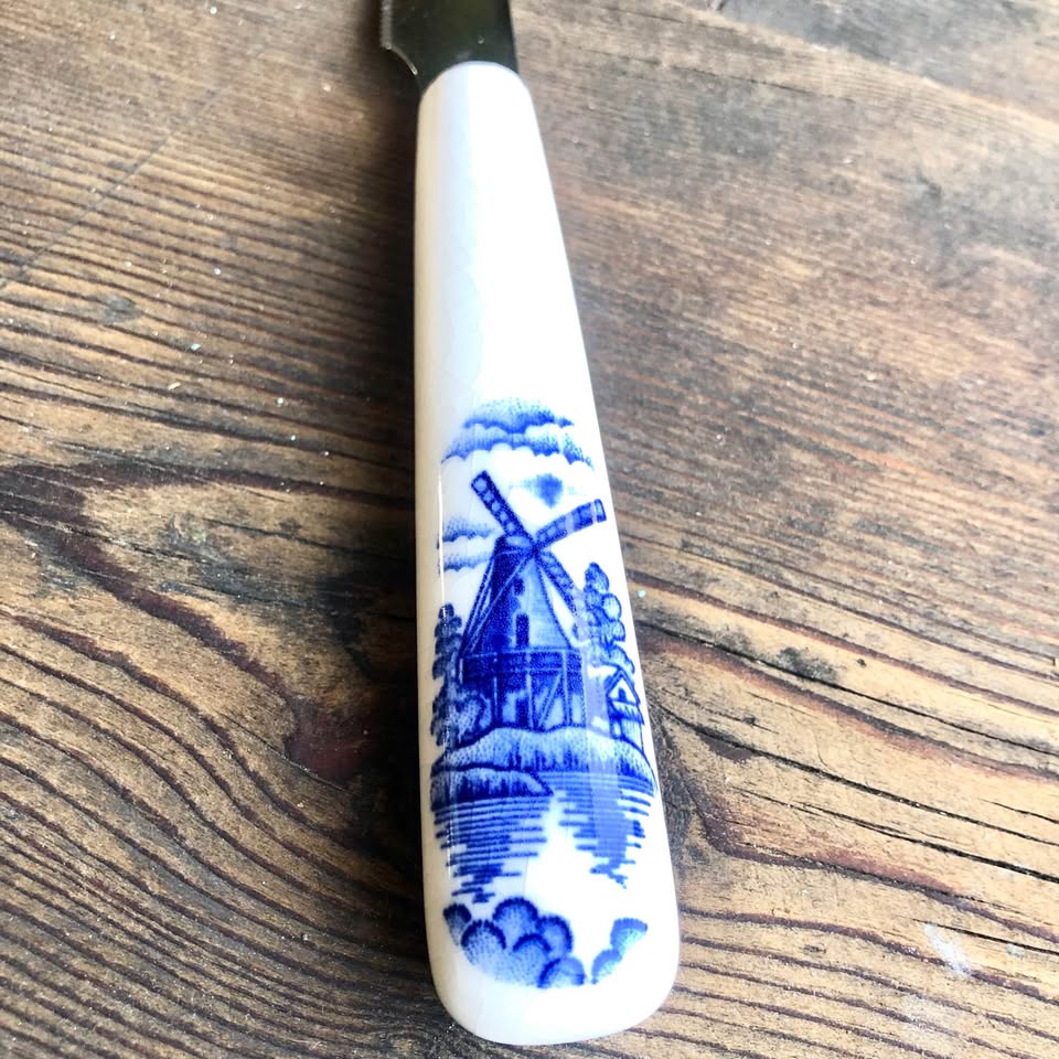 Elesva Holland Delft Blue Cheese Knife – Windmill Motif