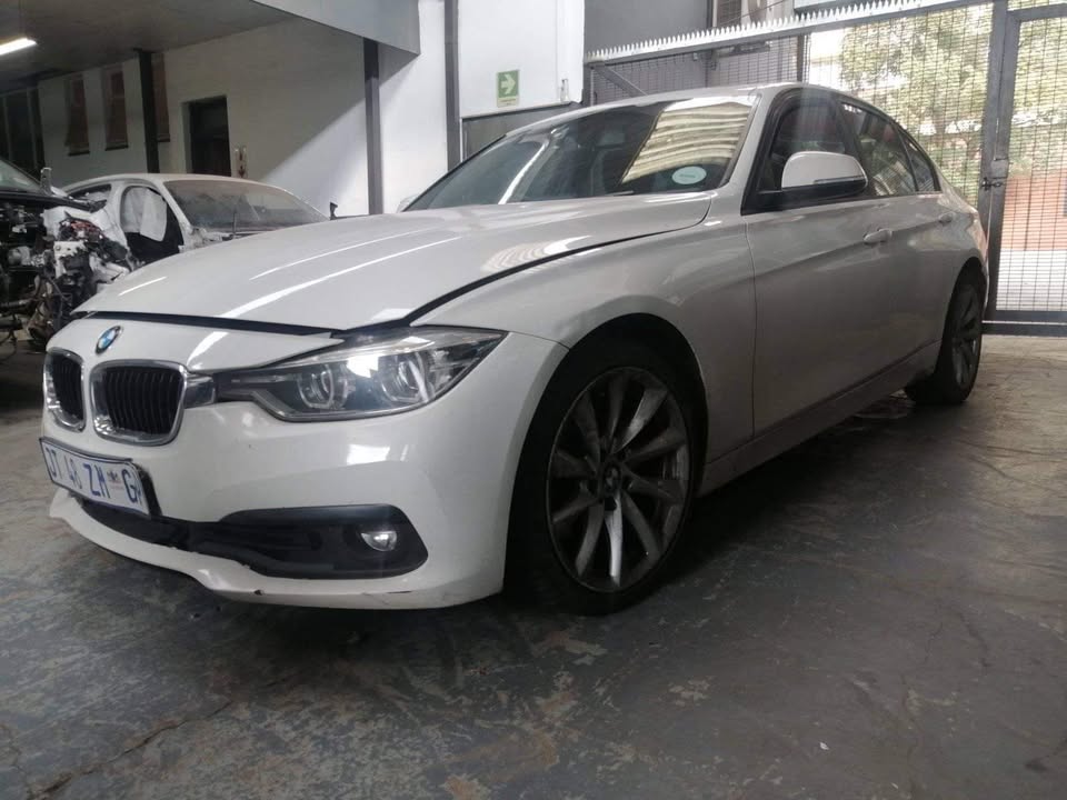 Bmw F30 lci stripping for spares