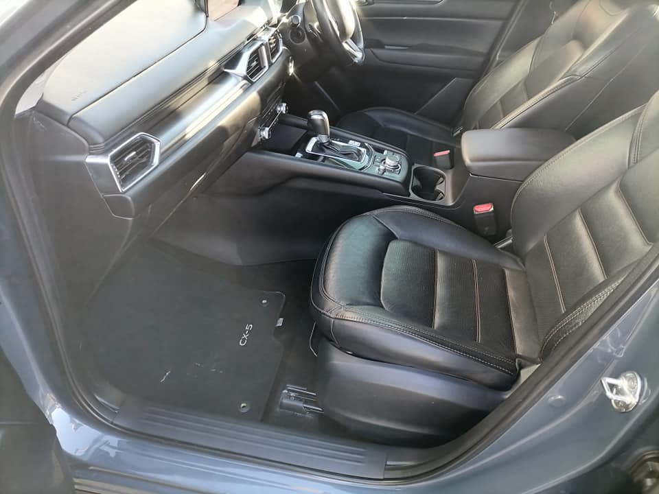2020 Mazda CX - 5 2.0 SkyActive Technology SUV with a leather seat and Service book