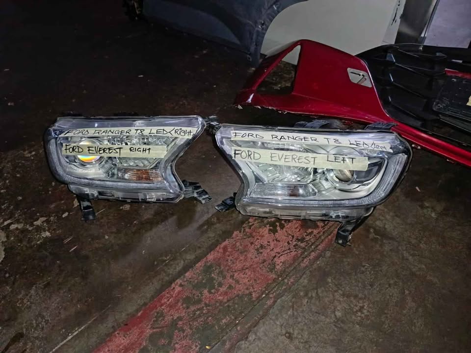 2018 FORD EVEREST HEADLIGHTS - Private Seller