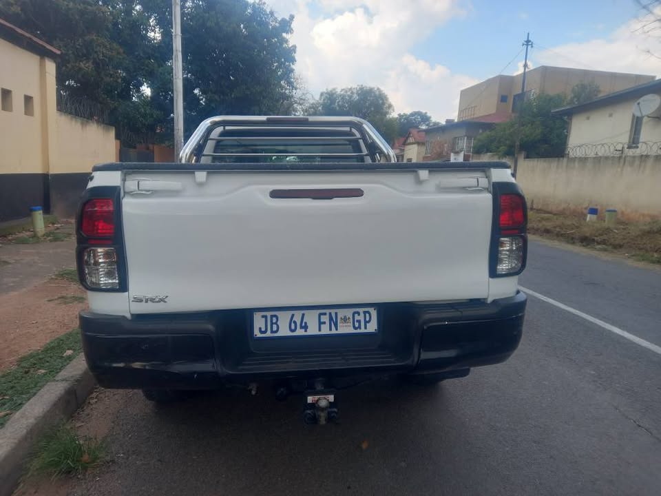 2017 Toyota Hilux single cab 2.4 GD6 SRX High Raider Diesel, Manual, White, 141000kms