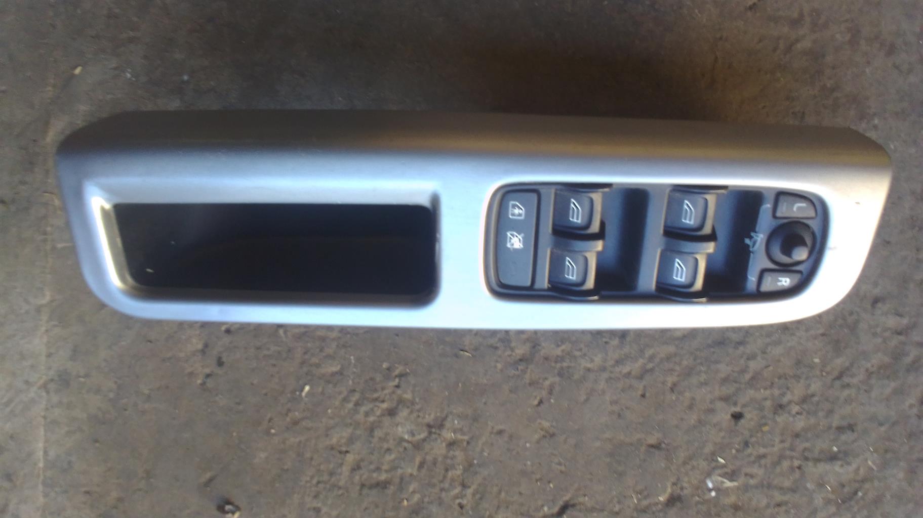 Volvo V50 /S40 Driver Door Master Control - Private Seller