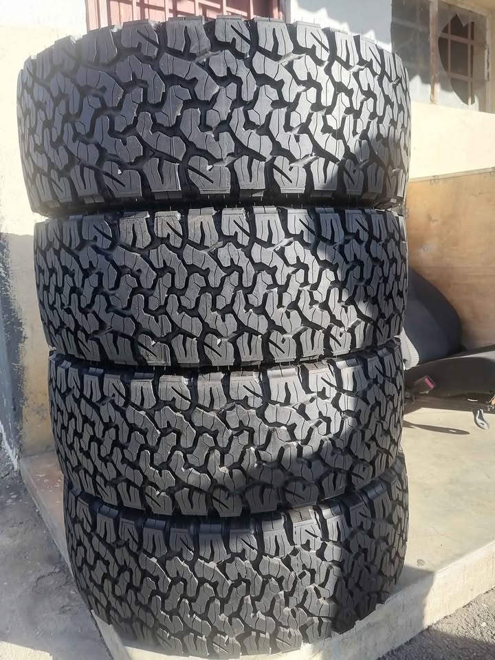 265 60 18 BF Goodrich Ko2 (NEW TYRES)