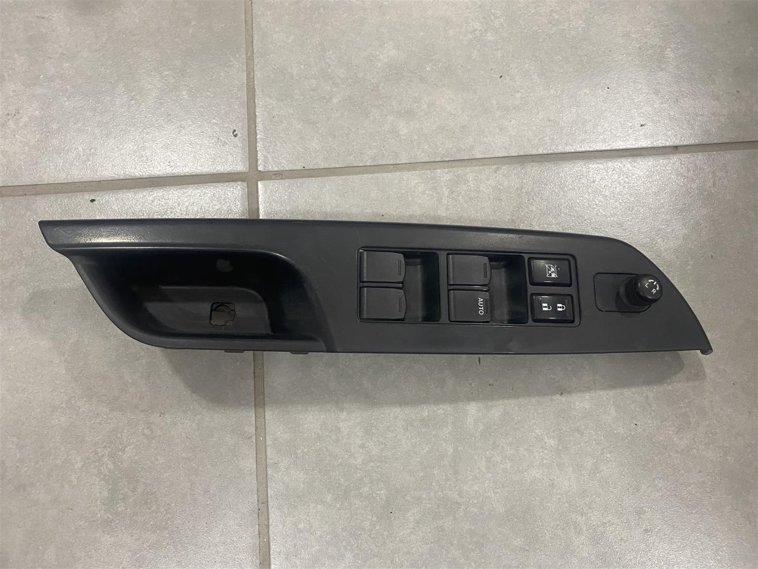 2012 SUZUKI SWIFT RIGHT SIDE WINDOW SWITCH FOR SALE - Private Seller 2012 SUZUKI SWIFT RIGHT SIDE WINDOW SWITCH FOR SALE - Private Seller