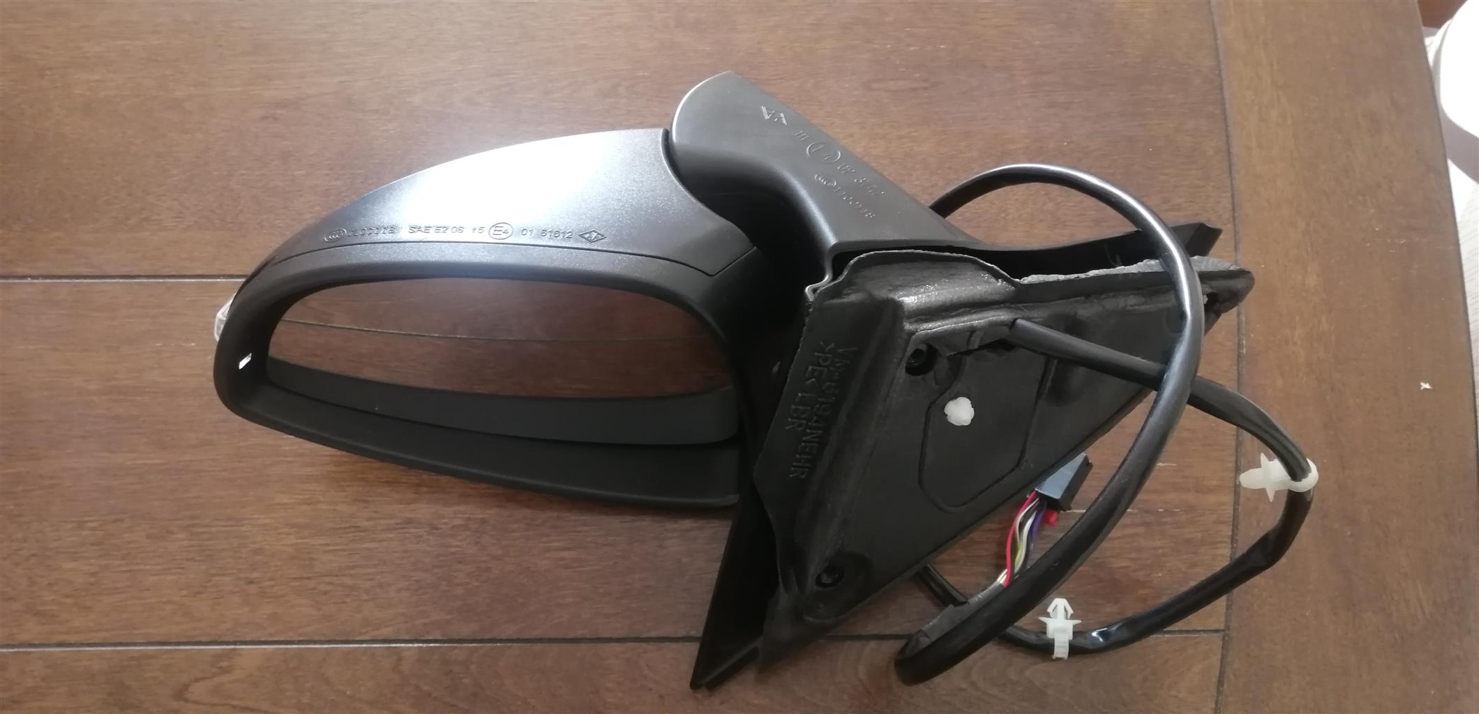 3AA8575O8 A Right mirror for Passat 2010-2015