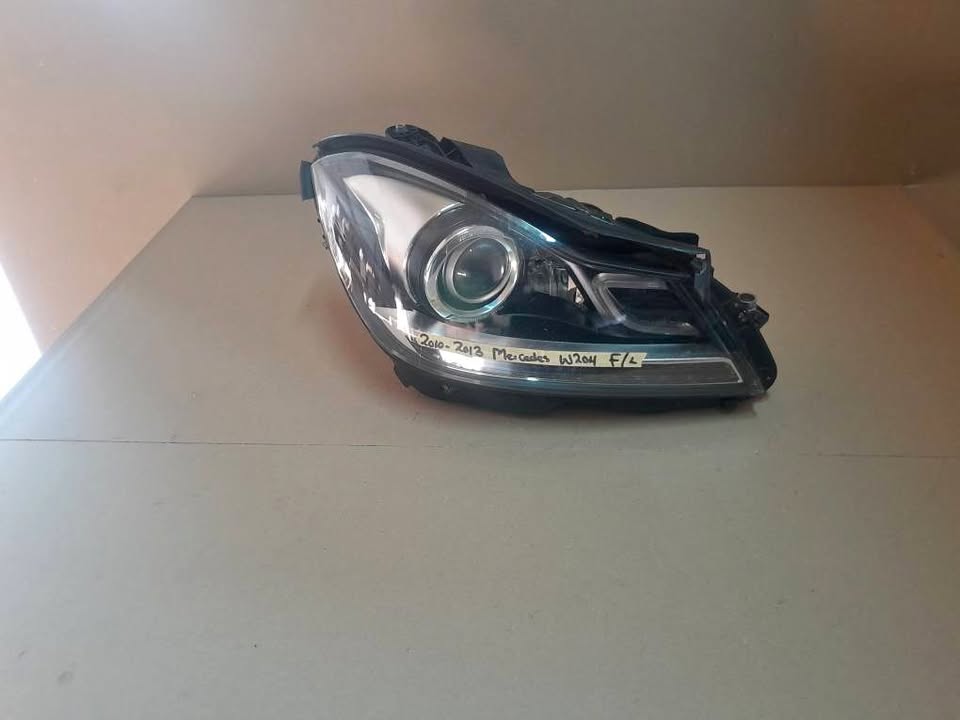 2010-2013 MERCEDES BENZ W204 FACELIFT RIGHT SIDE HEADLIGHT FOR SALE