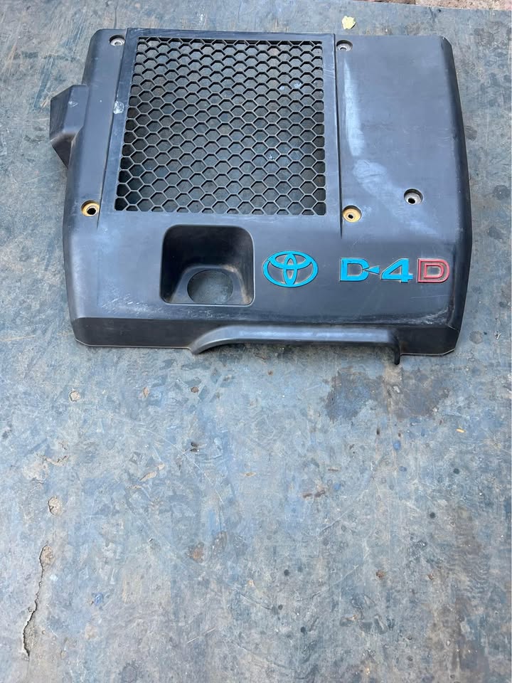Toyota Hilux D4D Engine Cover Available @Circle 7 Used Parts Call or WhatsApp - Private Seller