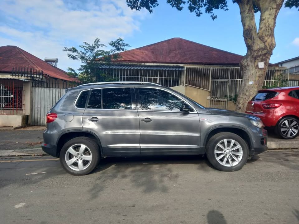 2012 VW TIGUAN 2.0TDI Diesel, Automatic 4X4, Grey Color, Mileage  SUNROOF,