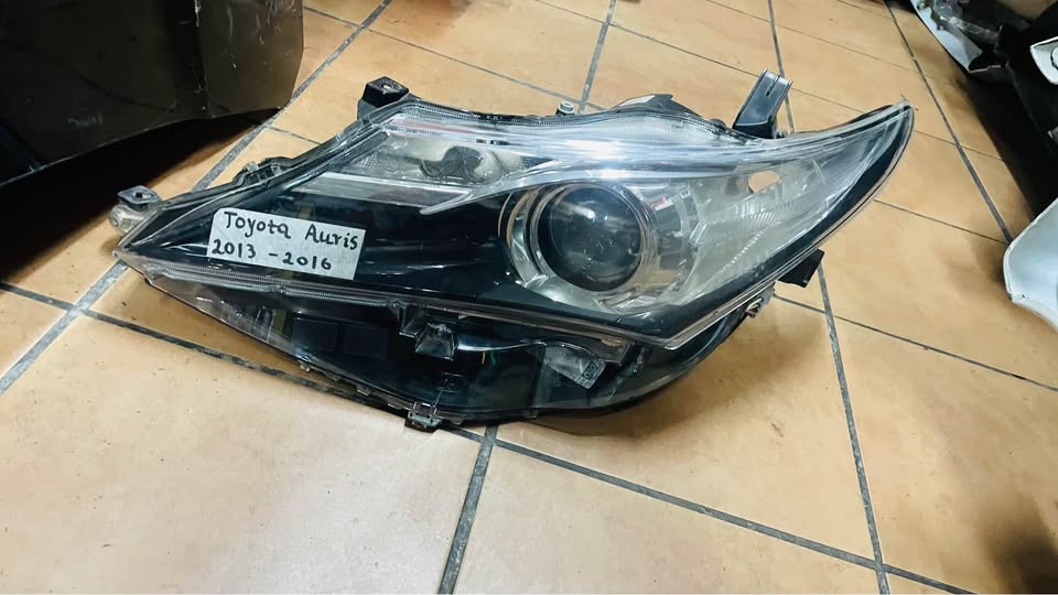 Toyota Auris headlight 2013/16 - Private Seller Toyota Auris headlight 2013/16 - Private Seller