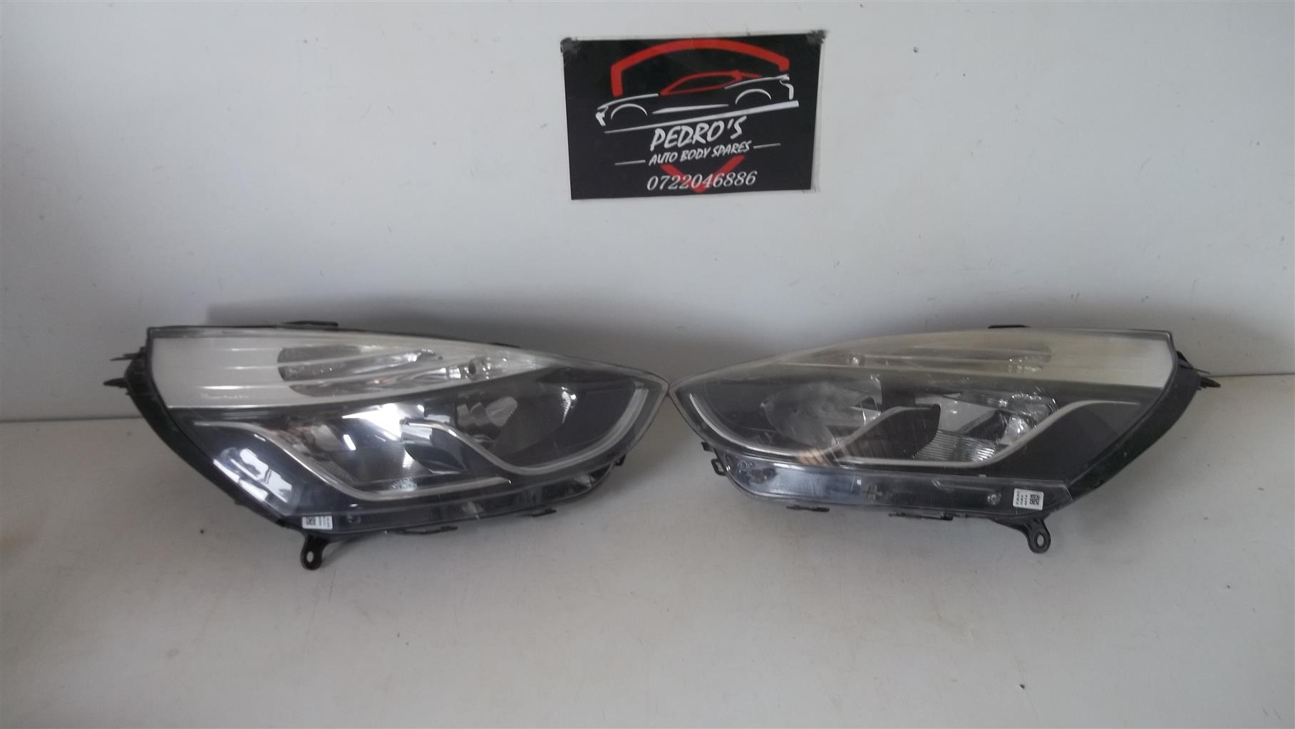 Renault Clio 4 headlight set - Private Seller Renault Clio 4 headlight set - Private Seller