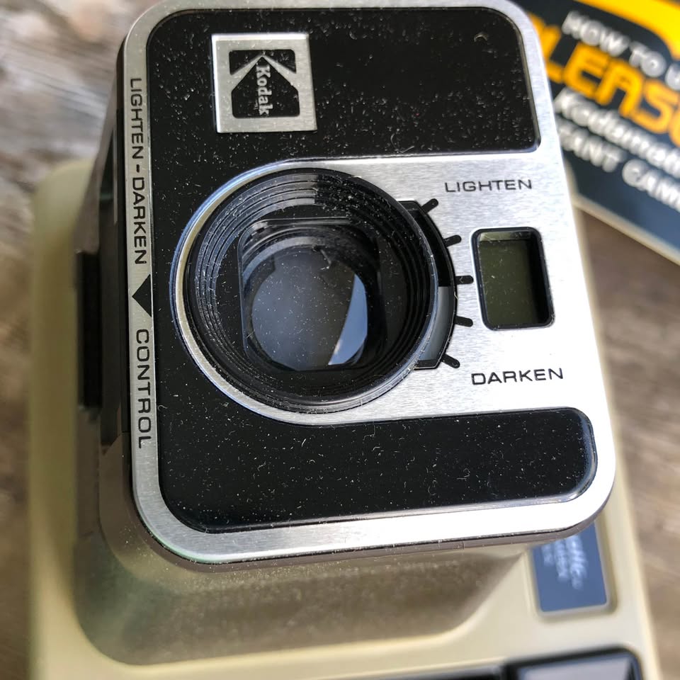 Vintage Kodak Pleaser II Instant Camera: Nostalgic Collector's Item, Film obsolete