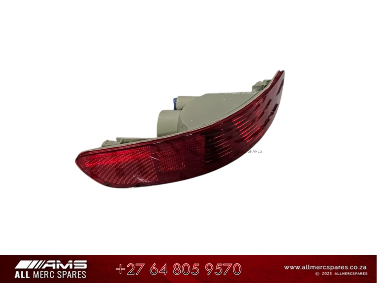 NEW MITSUBISHI OUTLANDER BUMPER REFLECTOR (RIGHT LIGHT) - Private Seller