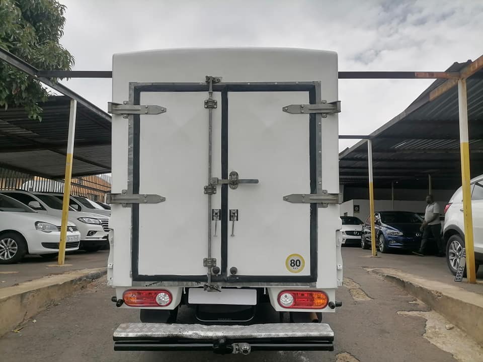 2011 Hyundai H100 2.6 Bakkie Diesel Turbo with a Canopy