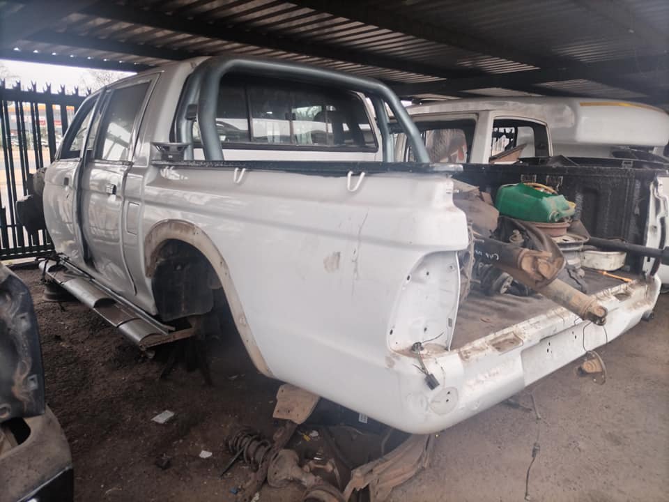 Mitsubishi colt double cab body with papers Call or WhatsApp me - Private Seller