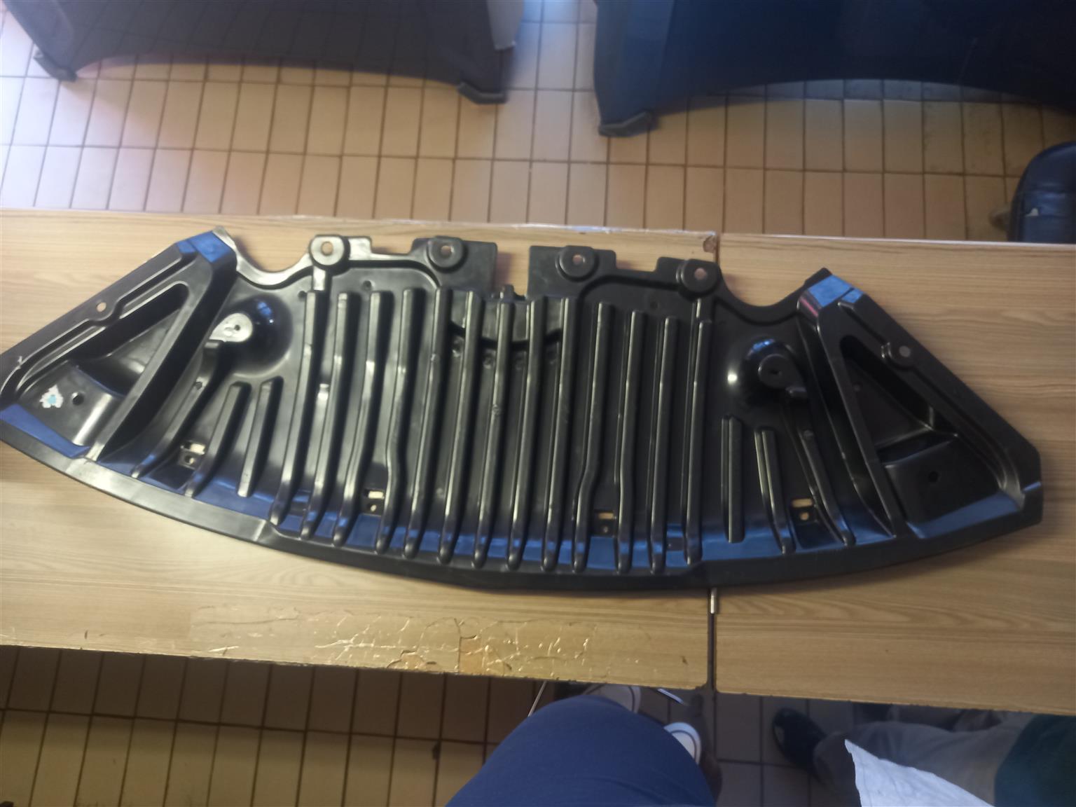2011 MERCEDEZ-BENZ W207 SPLASH TRAY IN PRESTINE CONDITON - Private Seller