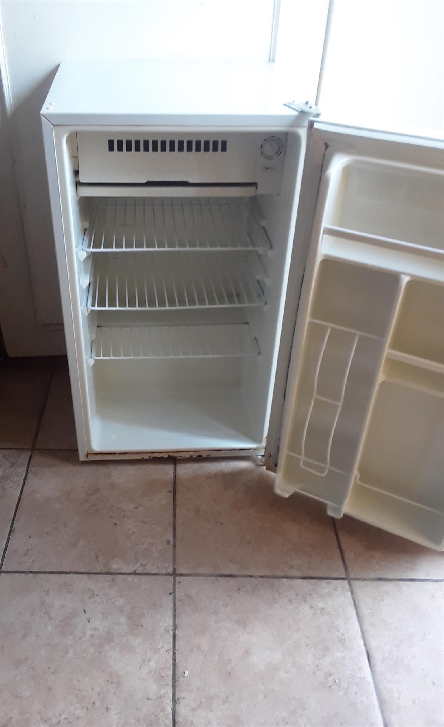 Kelvinator Bar fridge 