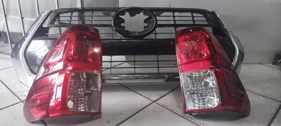 TOYOTA HILUX GD6 TAILLIGHT AND GRILL - Private Seller