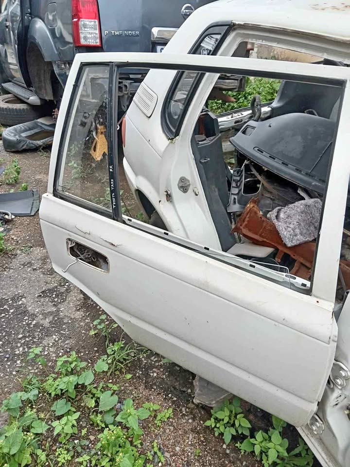 Toyota Tazz 1.3 2e right rear door Toyota Tazz 1.3 2e right rear door