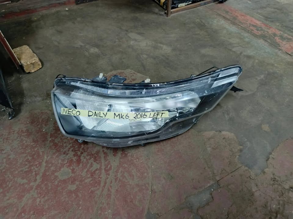 Iveco daily mk6 right Headlight - Private Seller Iveco daily mk6 right Headlight - Private Seller