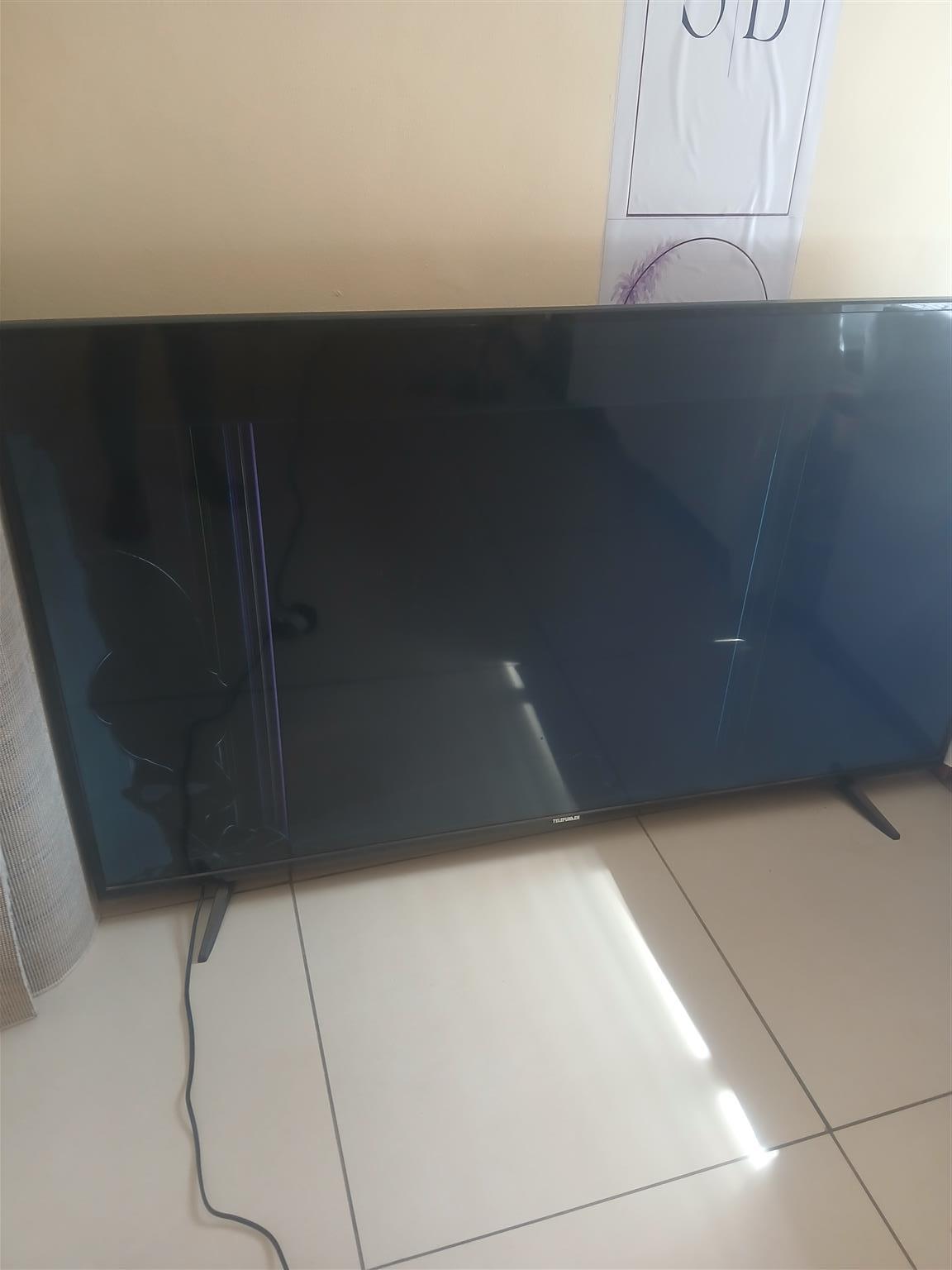 Cracked screen 65 inch Telefunken TV for sale! Cracked screen 65 inch Telefunken TV for sale!