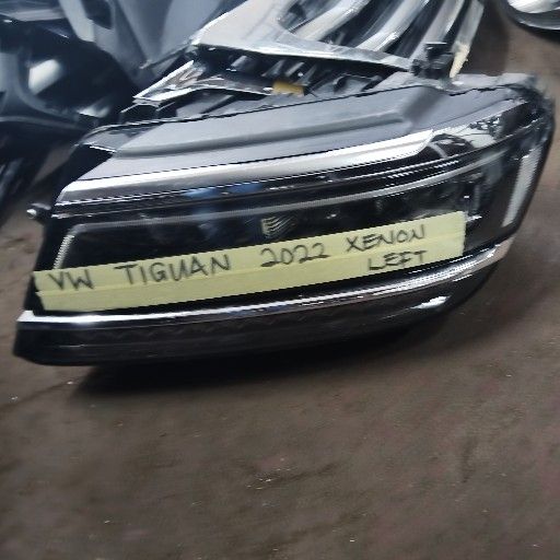 VW tiguan headlight 2022 - Private Seller