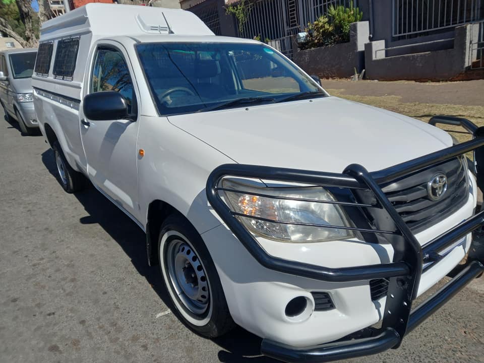 2013 TOYOTA HILUX SINGLE CAB 2.0 VVT.I PETROL, MANUAL, WHITE COLOR, MILEAGE 92000KM, CANOPY