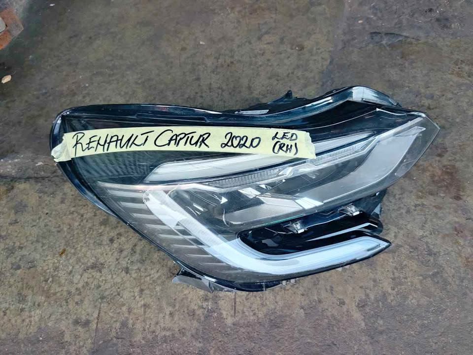 Renault Capture headlight 2020 LED Right - Private Seller Renault Capture headlight 2020 LED Right - Private Seller