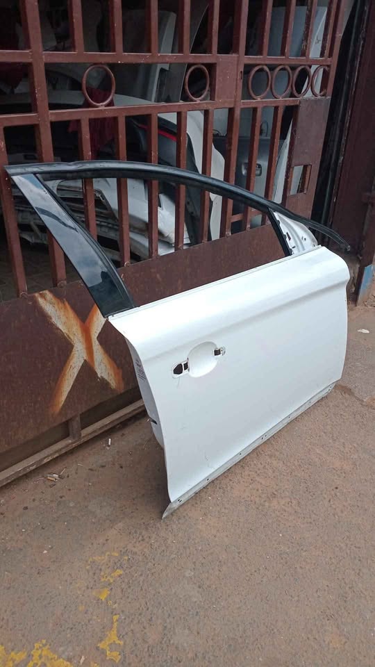 Volvo XC60 Front Door 31335551 - Private Seller Volvo XC60 Front Door 31335551 - Private Seller
