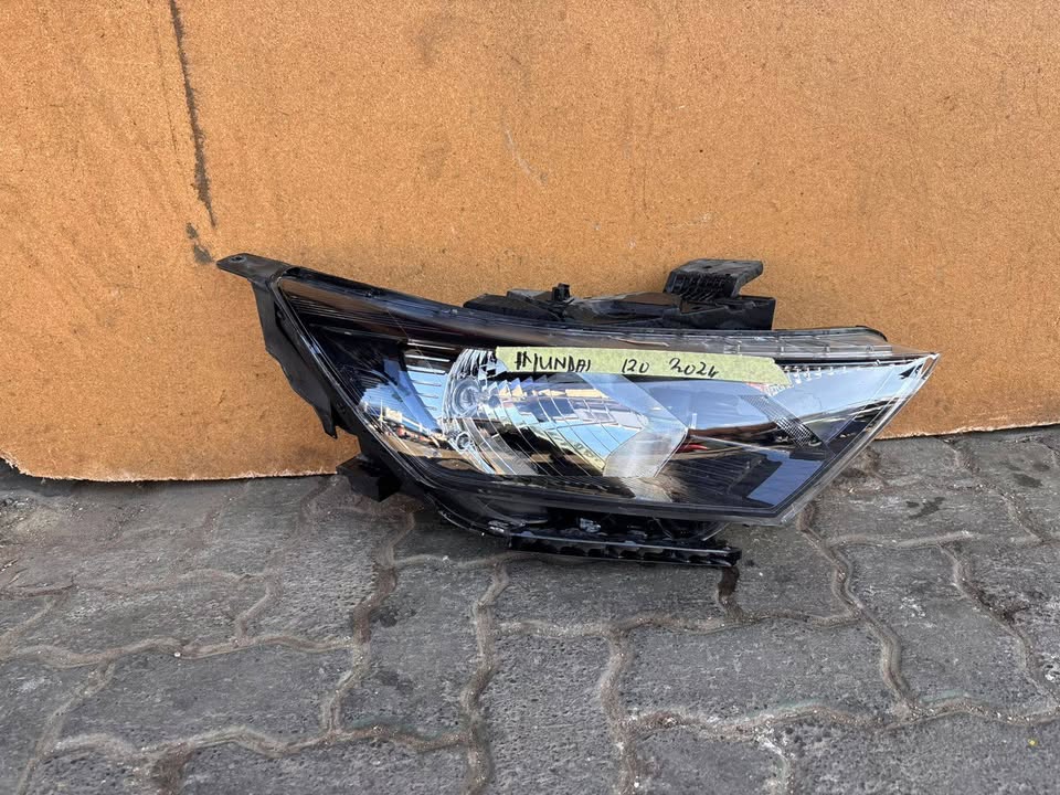 2024 Hyundai i20 Grand Headlight - Private Seller 2024 Hyundai i20 Grand Headlight - Private Seller
