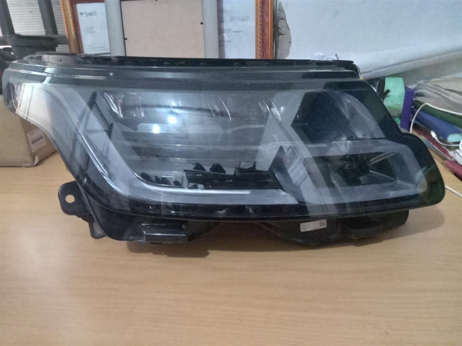 2022 Range Rover Vogue Headlight - Private Seller 2022 Range Rover Vogue Headlight - Private Seller