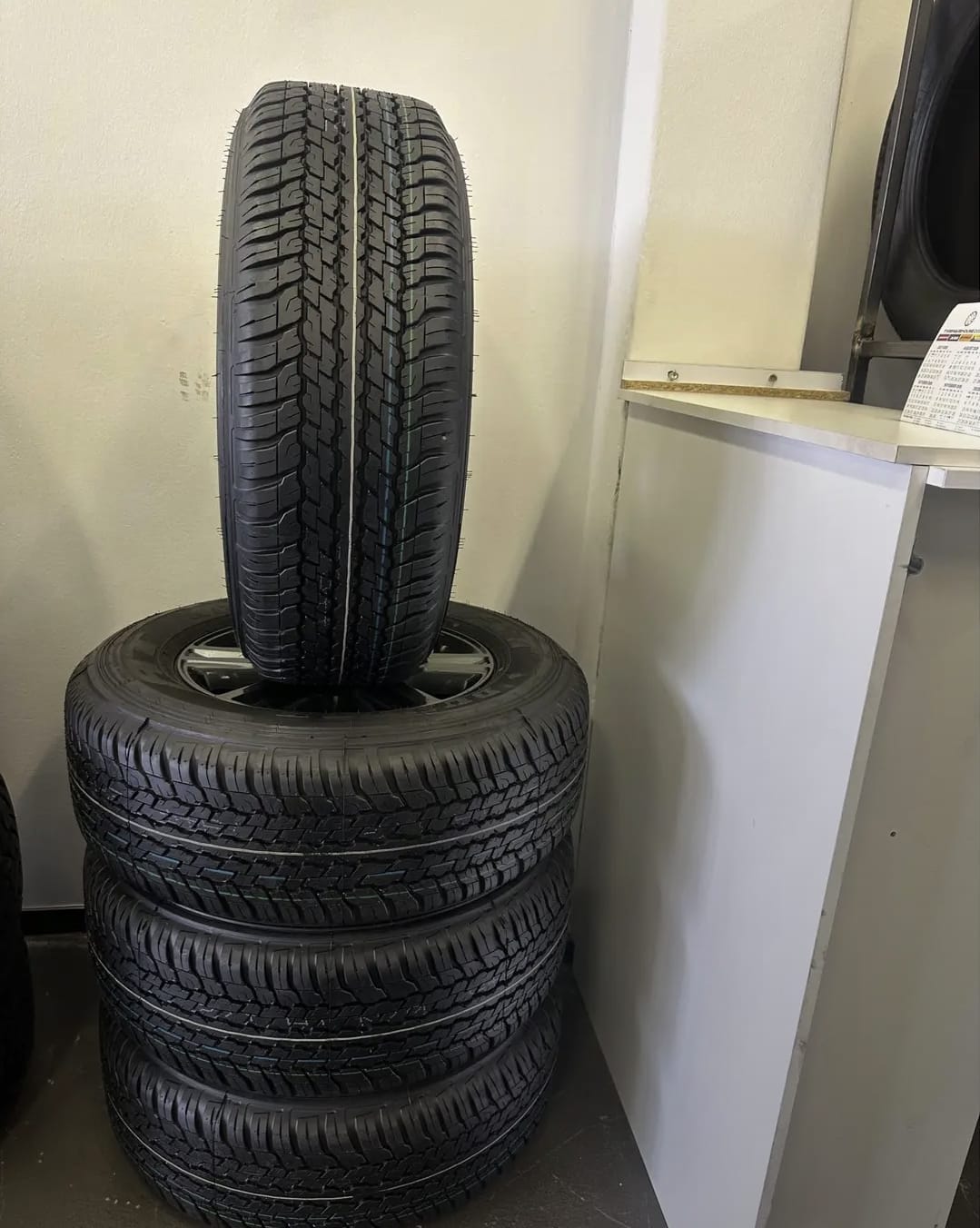 Toyota Hilux/Fortuner 17'' original mags with brand new 265/65/17 Dunlop Grandtr - Private Seller Toyota Hilux/Fortuner 17'' original mags with brand new 265/65/17 Dunlop Grandtr - Private Seller