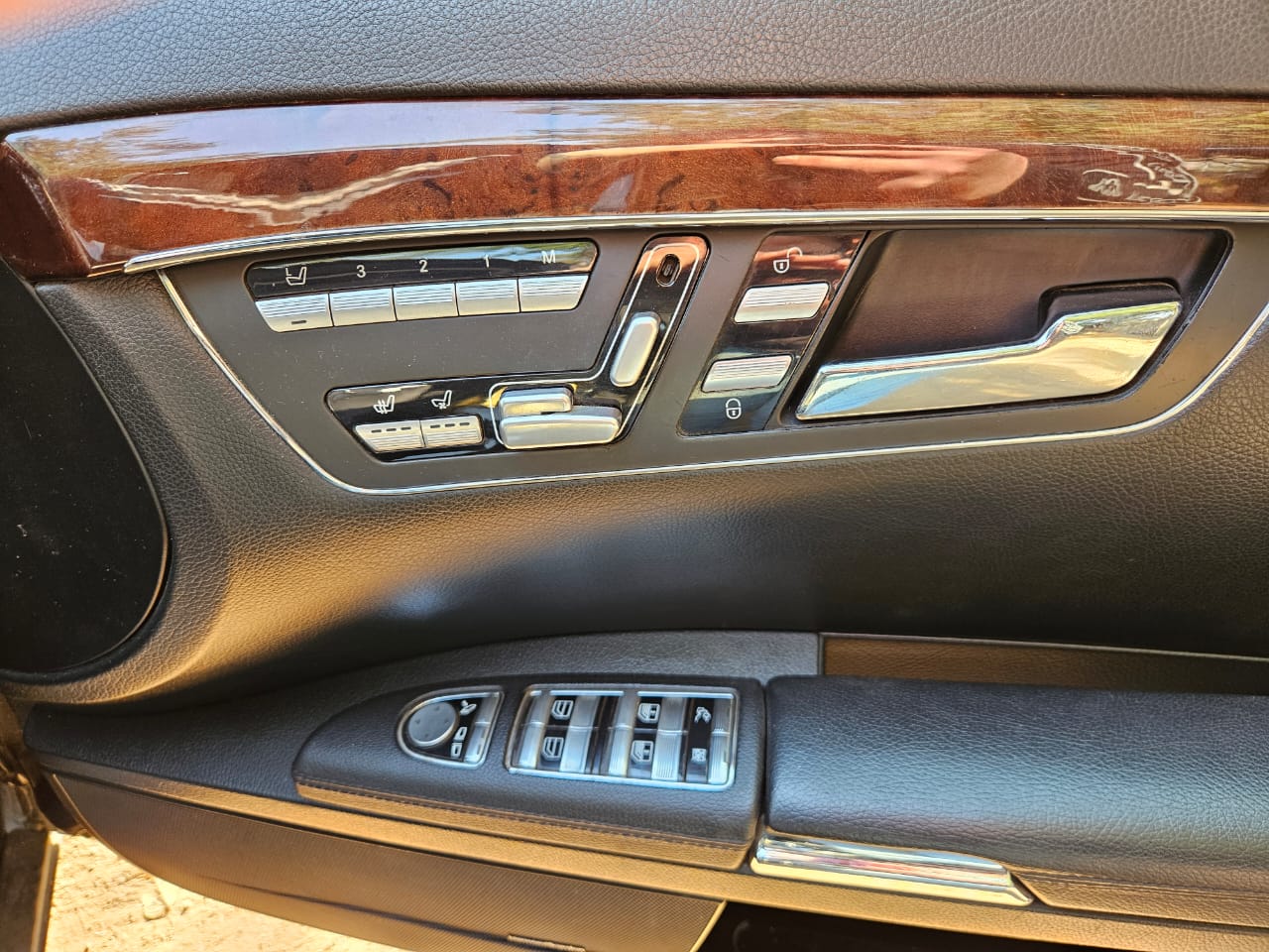 Mercedes Benz S500 W221 preface stripping used parts and spares for sale.