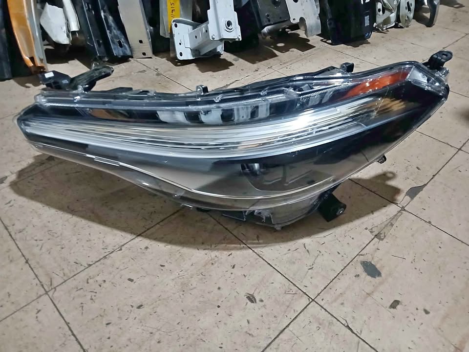 Toyota corolla cross headlight - Private Seller Toyota corolla cross headlight - Private Seller