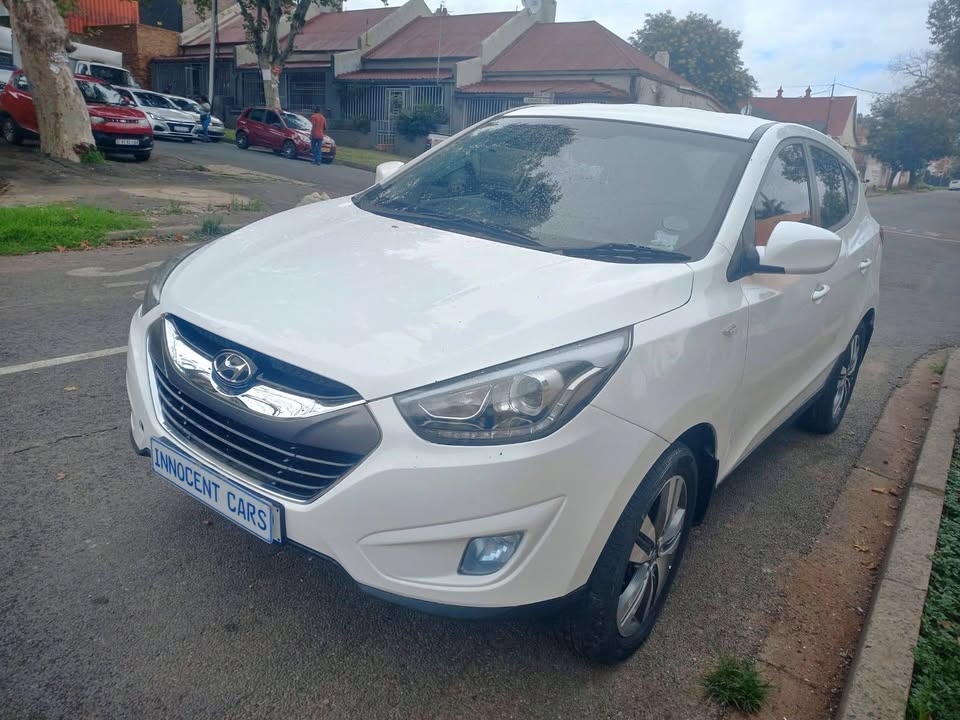 2015 Hyundai ix35 SUV 2.0 PETROL, MANUAL, White Color, Mileage 82000kms. Reserve Came