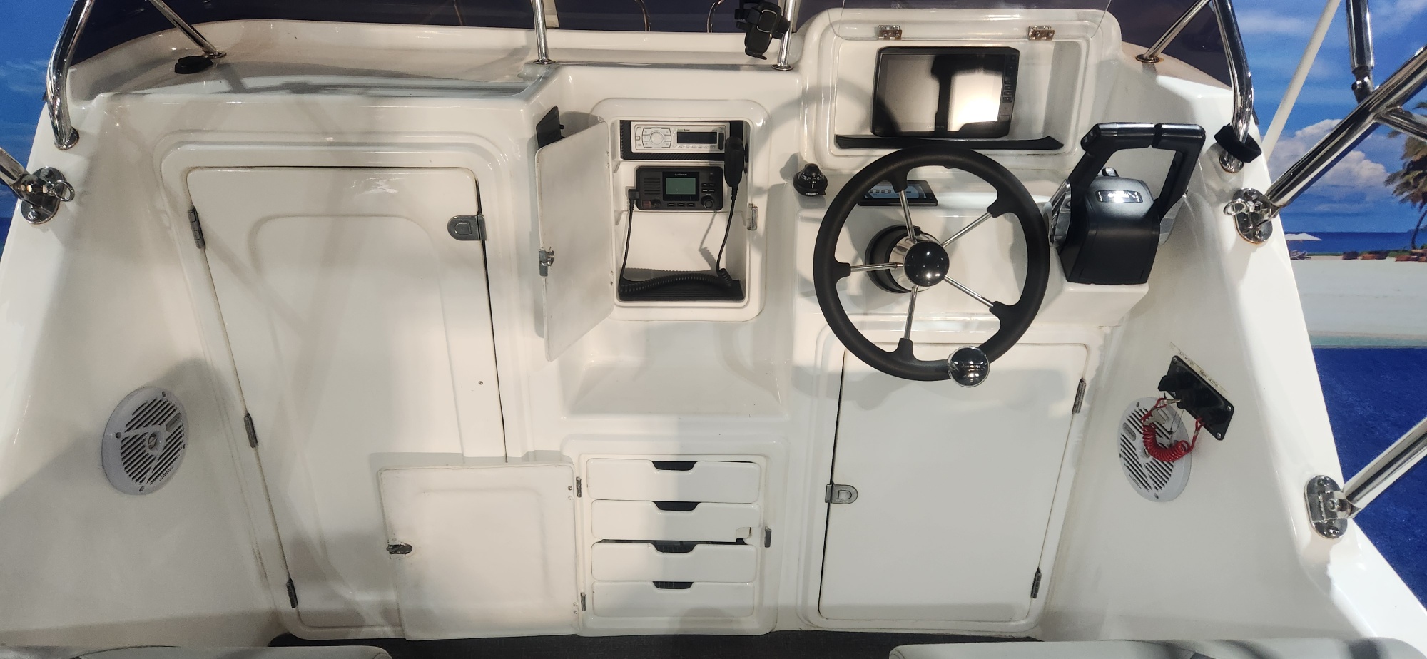 SEACAT 520 FC ON TRAILER 2 X 70 HP YAMAHA 4 STROKES 2022 MODEL 70 HOUR