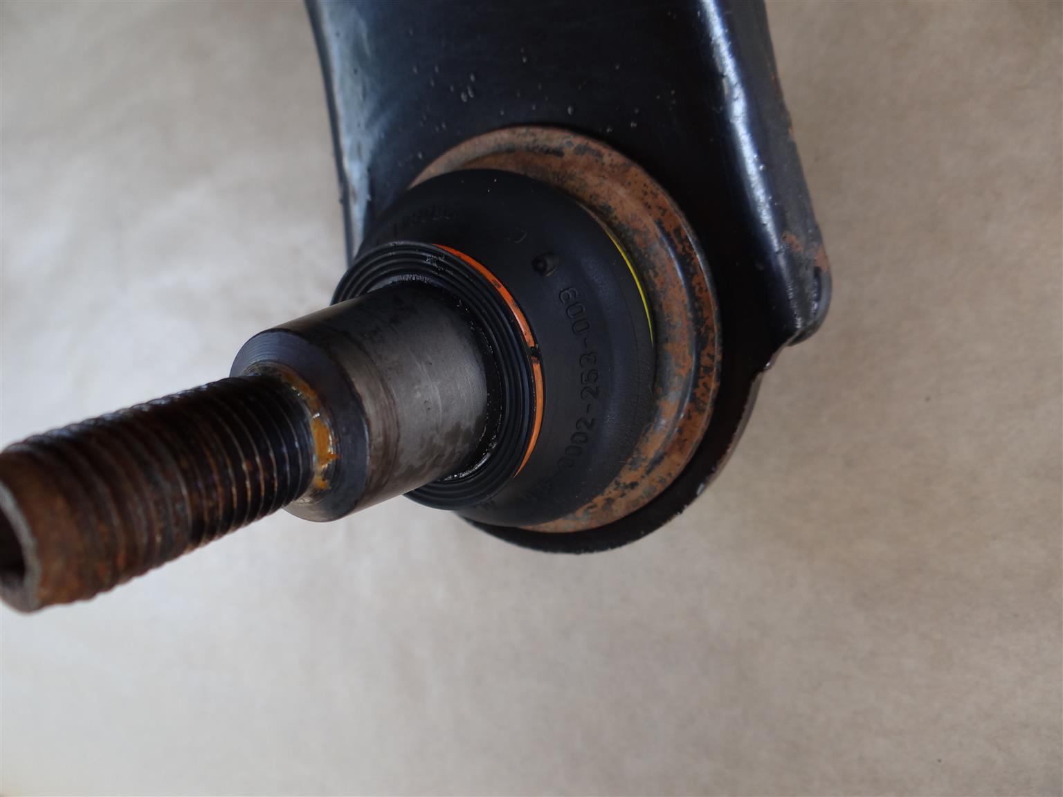 CONTROL ARMS – FRONT - RIGHT HAND SIDE – VW AMAROK