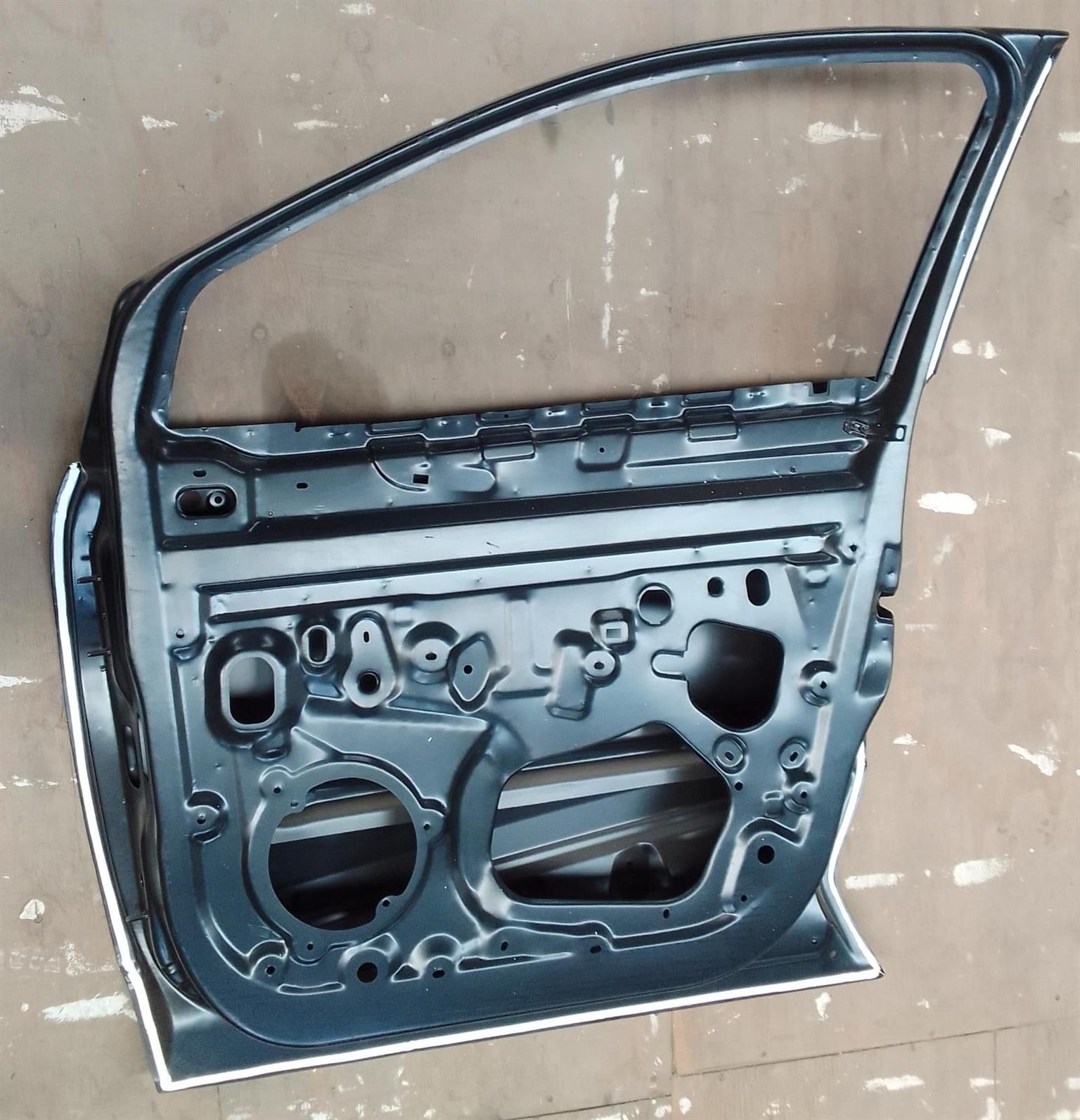 Renault Captur Right Front Door Frame - Private Seller