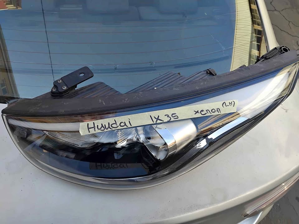 Hyundai ix35 xenon headlight left side (CLEAN) for sale now - Private Seller Hyundai ix35 xenon headlight left side (CLEAN) for sale now - Private Seller