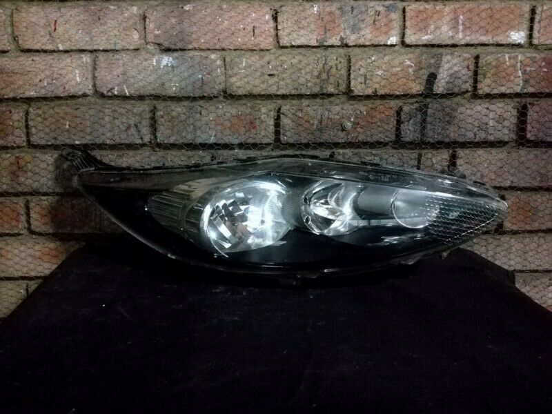 Ford Fiesta Mk7 Left Headlight - Private Seller Ford Fiesta Mk7 Left Headlight - Private Seller