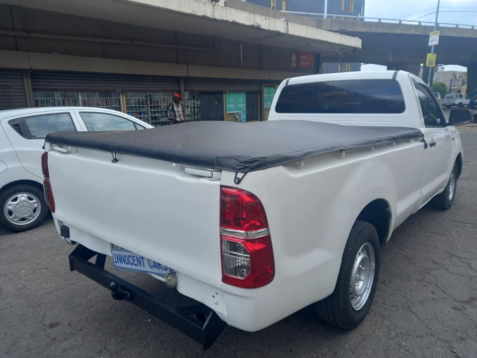 2015 TOYOTA HILUX 2.0 VVTI PETROL, SINGLE CAB, MANUAL, WHITE COLOUR, MILEAGE 85000KM