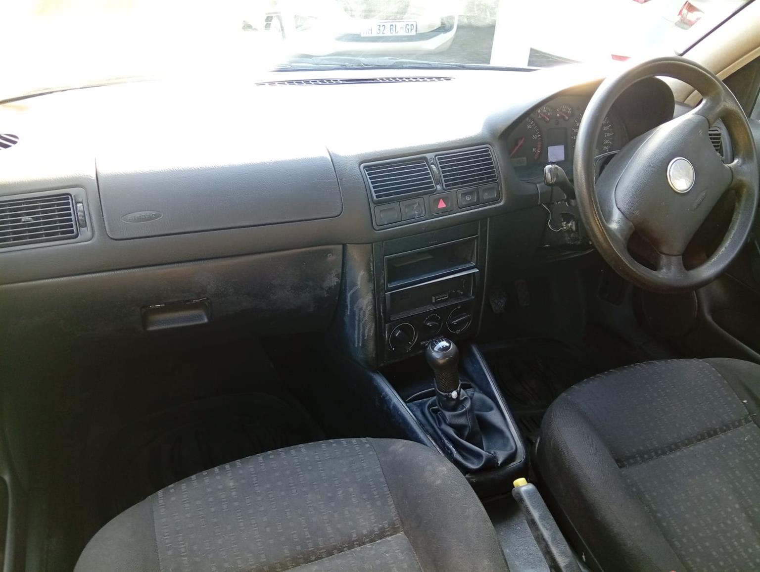 2004 Volkswagen Golf 4 1.6 Trendline ManualHatch Cloth Seats Good Orde