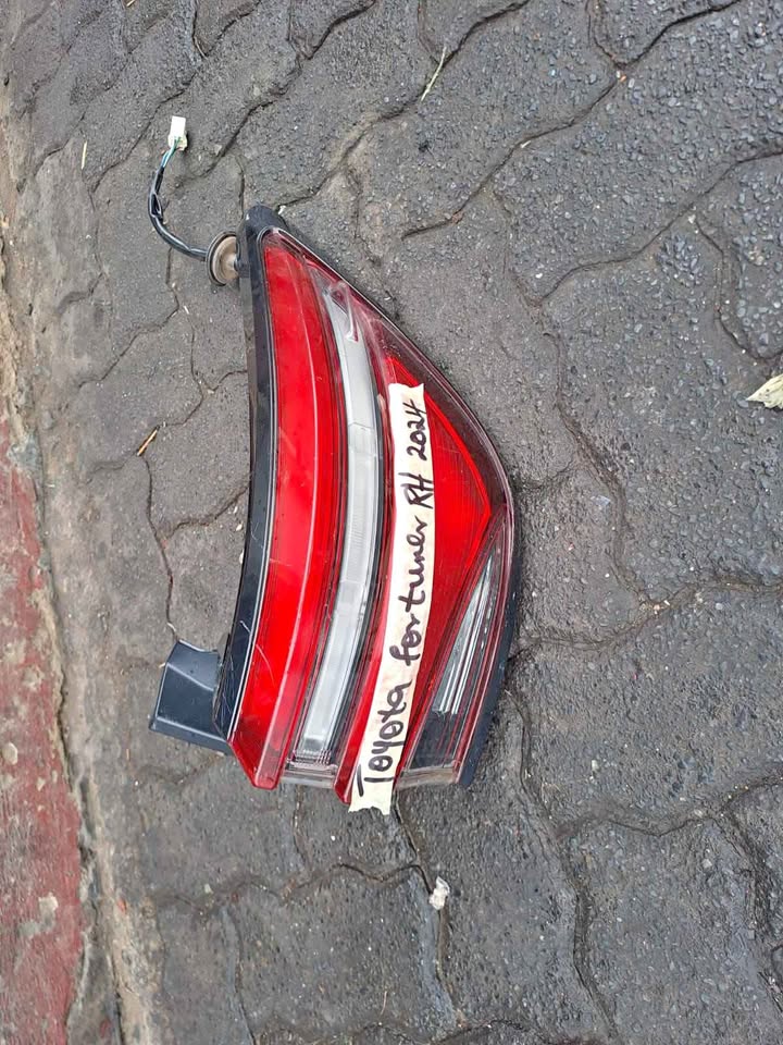 Toyota Fortuner taillight right side 2024 model - Private Seller Toyota Fortuner taillight right side 2024 model - Private Seller