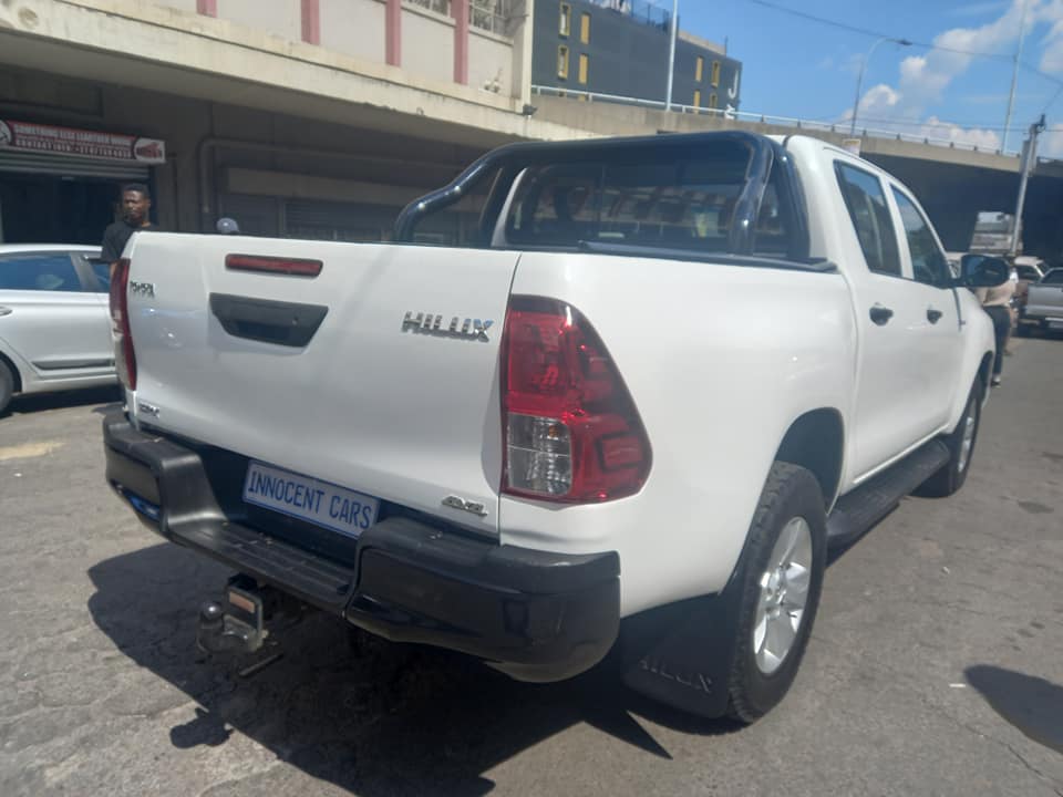 2020 TOYOTA HILUX 2.4 GD6 DIESEL DOUBLE CAB MILEAGE 106000KM, WHITE COLOR