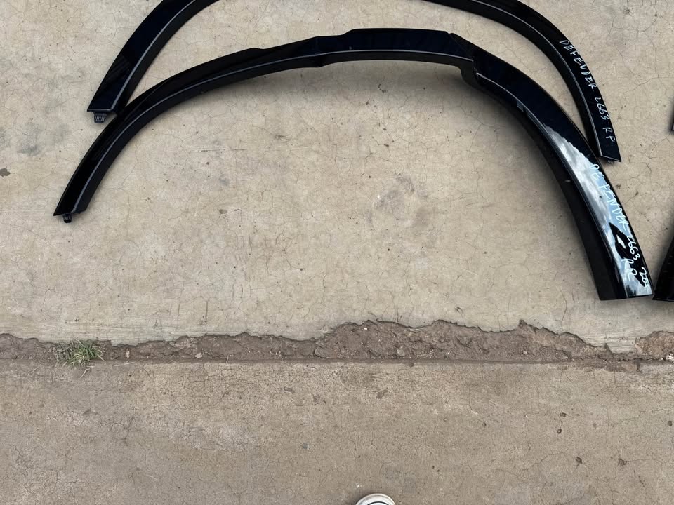 Land Rover Defender Fender Wheel Arch Set - Private Seller Land Rover Defender Fender Wheel Arch Set - Private Seller