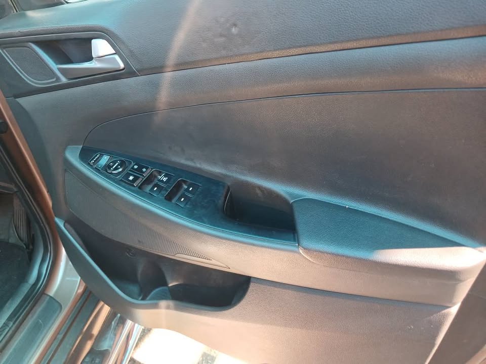 2016 HYUNDAI TUCSON 2.0 ELITE Transmission: Automatic Mileage: Fueltype: Petrol Brown