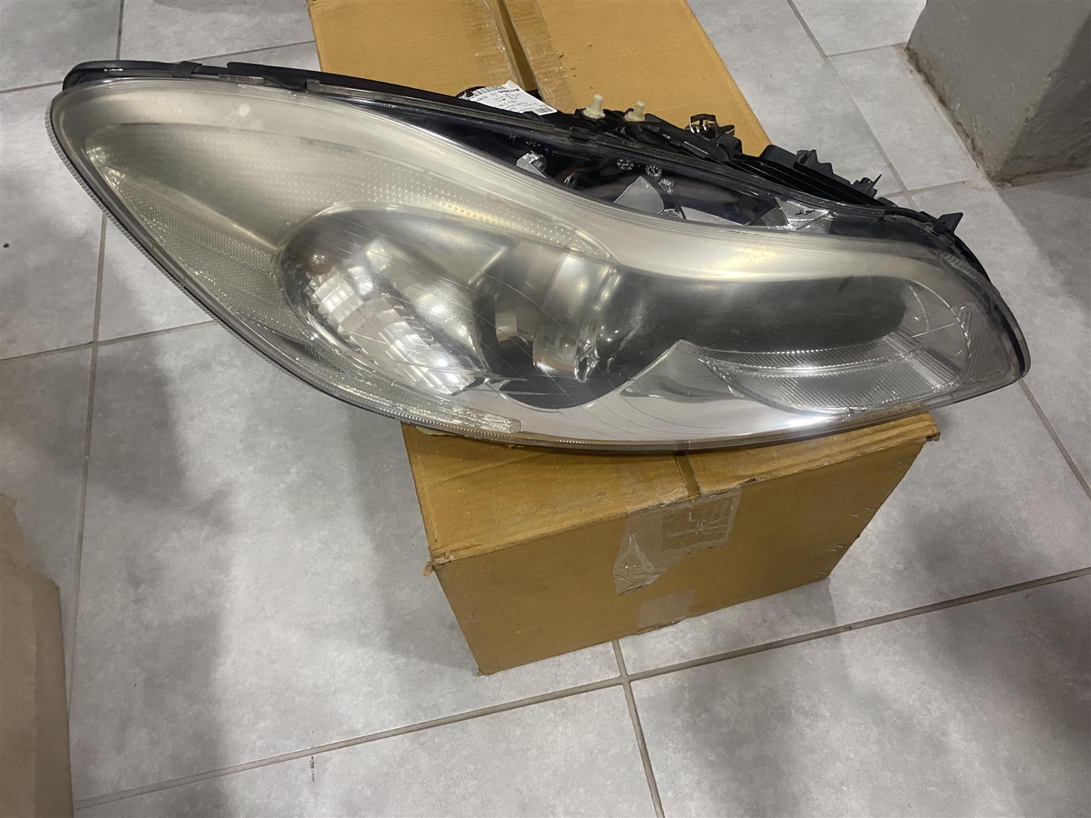2010 VOLVO C30 HALOGEN HEADLIGHT RIGHT SIDE FOR SALE. IN EXCELLENT CONDITION - Private Seller 2010 VOLVO C30 HALOGEN HEADLIGHT RIGHT SIDE FOR SALE. IN EXCELLENT CONDITION - Private Seller
