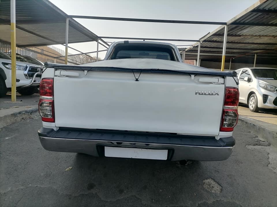 2010 Toyota Hilux 2.5 D4D SRX Single Cab Low Rider leather seat