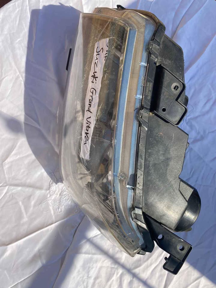 Suzuki Grand Vitara passenger headlight Forsale - Private Seller Suzuki Grand Vitara passenger headlight Forsale - Private Seller