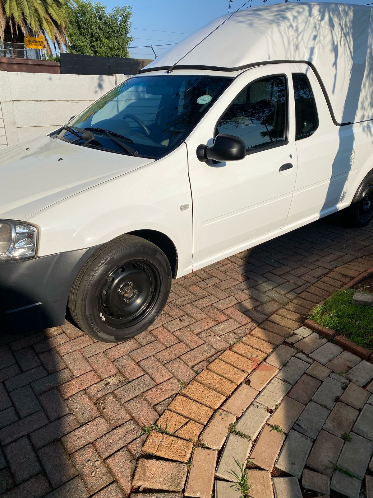 2021 Nissan np200 1.6i Canopy with fridge