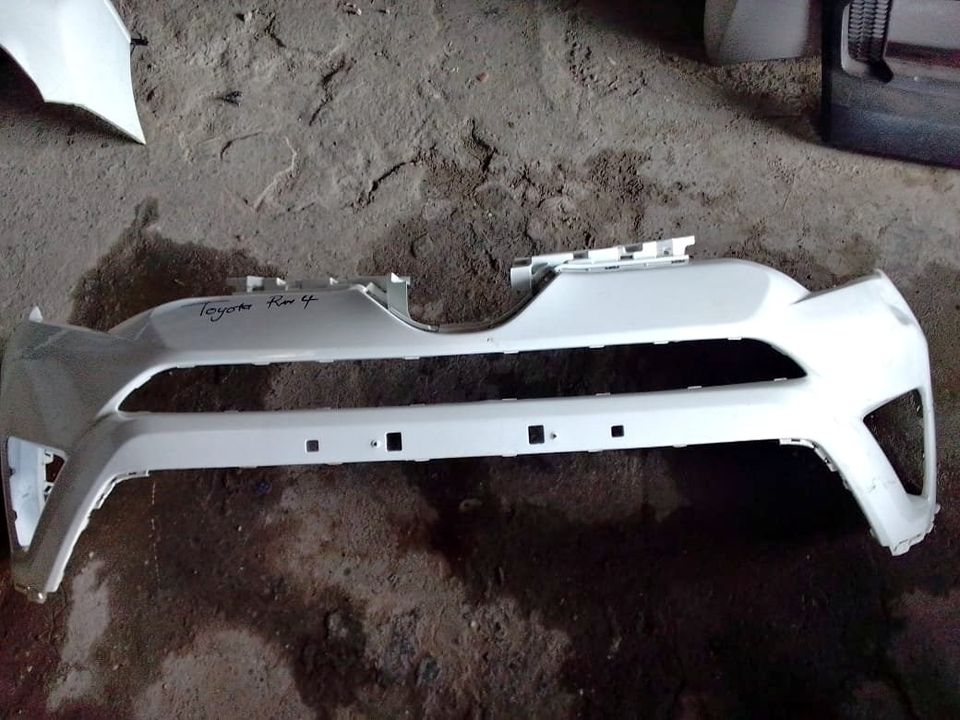 TOYOTA RAV 4 FRONT BUMPER - Private Seller TOYOTA RAV 4 FRONT BUMPER - Private Seller